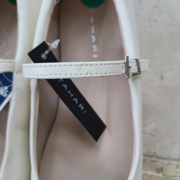 NWT Tahari Sleeper Flats In Cream, Size 8 - Picture 5 of 6